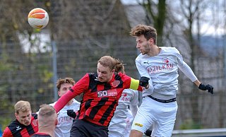 Theesens Wilko Bruns (r.) durfte sich mit seinen Teamkameraden über einen 2:0-Auswärtserfolg beim SC Peckeloh freuen. - Foto: Andreas Zobe/NW Theesens Wilko Bruns (r.) durfte sich mit seinen Teamkameraden über einen 2:0-Auswärtserfolg beim SC Peckeloh freuen. - Foto: Andreas Zobe/NW
