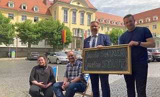 Stellten das Programm vor: Jana Neuhaus (v.l.), Justus Kleinberg, Heiko Schmitz von der Volksbank und Frank Hölscher - NW Stellten das Programm vor: Jana Neuhaus (v.l.), Justus Kleinberg, Heiko Schmitz von der Volksbank und Frank Hölscher - NW