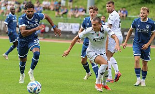 André Becker (l.,) und Mika Schroers (r.) sind Kandidaten für die Startelf des DSC. Allerdings mussten beide im letzten Test verletzt vom Platz. - Oliver Krato André Becker (l.,) und Mika Schroers (r.) sind Kandidaten für die Startelf des DSC. Allerdings mussten beide im letzten Test verletzt vom Platz. - Oliver Krato