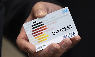 Schülerinnen und Schüler sollen künftig ein vergünstigtes Ticket bekommen. - Dpa Schülerinnen und Schüler sollen künftig ein vergünstigtes Ticket bekommen. - Dpa