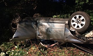 Das Auto wurde bei dem Unfall total zerstört. - NW Das Auto wurde bei dem Unfall total zerstört. - NW