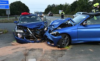 Die beiden verunfallten Autos erlitten einen Totalschaden. - Andreas Eickhoff Die beiden verunfallten Autos erlitten einen Totalschaden. - Andreas Eickhoff