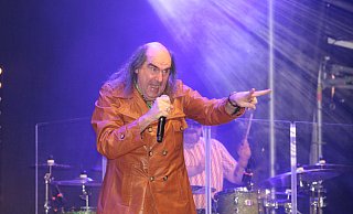 Guildo Horn präsentiert bei seinem Auftritt in Bad Lippspringe verrockte Schlager und eingedeutschte englische Hits. - Uwe Müller Guildo Horn präsentiert bei seinem Auftritt in Bad Lippspringe verrockte Schlager und eingedeutschte englische Hits. - Uwe Müller
