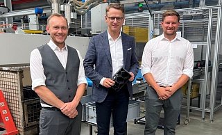CDU-Generalsekretär Carsten Linnemann (M.) zu Gast bei Hadi-Plast in Hövelhof. Empfangen wurde er von den Geschäftsführern Karsten Anger (l.) und Christoph Lakemeyer. - Hadi-Plast CDU-Generalsekretär Carsten Linnemann (M.) zu Gast bei Hadi-Plast in Hövelhof. Empfangen wurde er von den Geschäftsführern Karsten Anger (l.) und Christoph Lakemeyer. - Hadi-Plast