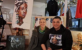 Julia Dobreva und ihr Sohn Teodor Sashkov wollen mit ihrem neuen Geschäft eine Anlaufstelle für Kunstinteressierte bieten, - Peter Heidbrink Julia Dobreva und ihr Sohn Teodor Sashkov wollen mit ihrem neuen Geschäft eine Anlaufstelle für Kunstinteressierte bieten, - Peter Heidbrink