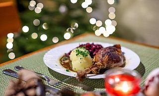 Gänsebraten, Klöße und Rotkohl sind bei vielen Familien zu Weihachten beliebt. - Jan Woitas Gänsebraten, Klöße und Rotkohl sind bei vielen Familien zu Weihachten beliebt. - Jan Woitas