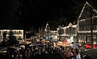 Der Duft nach Lebkuchen, Zimt und Glühwein liegt wieder - wie hier in der Warburger Altstadt - in der Luft, wenn die Weihnachtsmärkte in der Region öffnen. - Simone Flörke Der Duft nach Lebkuchen, Zimt und Glühwein liegt wieder - wie hier in der Warburger Altstadt - in der Luft, wenn die Weihnachtsmärkte in der Region öffnen. - Simone Flörke