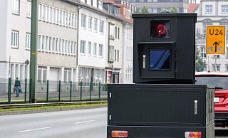 Die Stadt stellt nach eigenen Angaben unter anderem mobile Blitzer an der Beckhausstraße sowie der Heeper Straße auf. - Jens Reichenbach (Archiv/Symbolfoto) Die Stadt stellt nach eigenen Angaben unter anderem mobile Blitzer an der Beckhausstraße sowie der Heeper Straße auf. - Jens Reichenbach (Archiv/Symbolfoto)