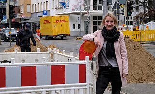 Gina Just, Inhaberin der Traditionsbuchhandlung Klack, ist davon überzeugt, dass Jammern nicht hilft, sondern konstruktive Ideen und ein positives Wir-Gefühl. - Susanne Lahr Gina Just, Inhaberin der Traditionsbuchhandlung Klack, ist davon überzeugt, dass Jammern nicht hilft, sondern konstruktive Ideen und ein positives Wir-Gefühl. - Susanne Lahr