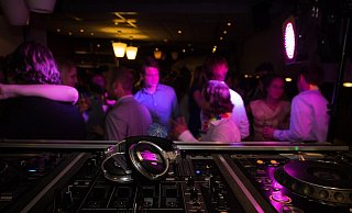 Müssen die Clubs sofort schließen? - (Symbolbild): Pixabay Müssen die Clubs sofort schließen? - (Symbolbild): Pixabay