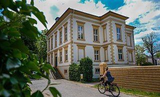 Das wertvolle Ölgemälde wurde aus seinem Rahmen herausgetrennt. Wer hat die vermutliche Kunstdiebin gesehen? - Foto: Andreas Zobe/NW Das wertvolle Ölgemälde wurde aus seinem Rahmen herausgetrennt. Wer hat die vermutliche Kunstdiebin gesehen? - Foto: Andreas Zobe/NW