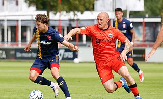 SCP-Rückkehrer Sven Michel (r.) vergab in Enschede zwei dicke Chancen, doch für Paderborn reichte es dennoch zum Erfolg. - Bas Everhard SCP-Rückkehrer Sven Michel (r.) vergab in Enschede zwei dicke Chancen, doch für Paderborn reichte es dennoch zum Erfolg. - Bas Everhard