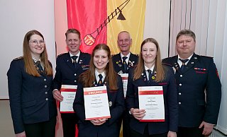 Jubilarehrung (v. l.): Sabrina Kruse, Dennis Happe, Christina Golücke, Jochen Riese, Johanna Wenk und Andreas Kotzur. - Ralph Meyer Jubilarehrung (v. l.): Sabrina Kruse, Dennis Happe, Christina Golücke, Jochen Riese, Johanna Wenk und Andreas Kotzur. - Ralph Meyer