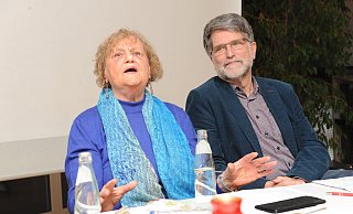 Irmgard Schmidt und Michael Hafner gehören zu den treibenden Kräften der Initiative Lübbecke zeigt Gesicht. - Joern Spreen-Ledebur Irmgard Schmidt und Michael Hafner gehören zu den treibenden Kräften der Initiative Lübbecke zeigt Gesicht. - Joern Spreen-Ledebur