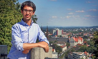 Die Eltern hätten ihm beigebracht, nie aufzugeben, sich durchzubeißen, erzählt er als OB-Kandidat der NW. - Sarah Jonek Die Eltern hätten ihm beigebracht, nie aufzugeben, sich durchzubeißen, erzählt er als OB-Kandidat der NW. - Sarah Jonek