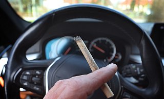 Neue Regeln für den Cannabis-Konsum von Autofahrern lockern den Grenzwert von THC im Blut. - Karl-Josef Hildenbrand Neue Regeln für den Cannabis-Konsum von Autofahrern lockern den Grenzwert von THC im Blut. - Karl-Josef Hildenbrand