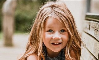 Die vierjährige Emily Janke starb vor einem Jahr im Klinikum Herford. Ein privates Gutachten wirft den behandelnden Ärzten zahlreiche Fehler vor. - Privat Die vierjährige Emily Janke starb vor einem Jahr im Klinikum Herford. Ein privates Gutachten wirft den behandelnden Ärzten zahlreiche Fehler vor. - Privat