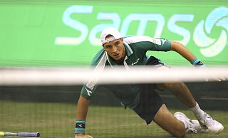 Jan-Lennard Struff strauchelte gegen Alexander Bublik und muss weiter auf sein erstes Viertelfinale in Halle warten. - IMAGO/Claus Bergmann Jan-Lennard Struff strauchelte gegen Alexander Bublik und muss weiter auf sein erstes Viertelfinale in Halle warten. - IMAGO/Claus Bergmann