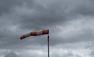 Der Deutsche Wetterdienst warnt am Freitag vor Sturmböen in Ostwestfalen-Lippe. - dpa Der Deutsche Wetterdienst warnt am Freitag vor Sturmböen in Ostwestfalen-Lippe. - dpa