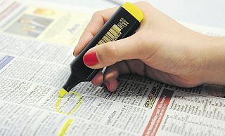 Seit etwa fünf Jahren sucht die Bünderin eine größere Wohnung. Das Jobcenter würde Miete und Kaution übernehmen, so die 32-Jährige. - Simon Ribnitzky/dpa Seit etwa fünf Jahren sucht die Bünderin eine größere Wohnung. Das Jobcenter würde Miete und Kaution übernehmen, so die 32-Jährige. - Simon Ribnitzky/dpa