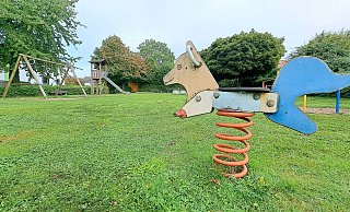 Anlässlich eines Aktionstages soll der Spielplatz in der Christoph-Völker-Straße wieder in Schwung gebracht werden. - Madita Schellenberg Anlässlich eines Aktionstages soll der Spielplatz in der Christoph-Völker-Straße wieder in Schwung gebracht werden. - Madita Schellenberg