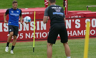 SC Paderborn-Neuzugang Marcel Hoffmeister (l.) trainierte am Montag individuell mit Athletik-Trainer Nils Vogt. - Benedikt Riemer SC Paderborn-Neuzugang Marcel Hoffmeister (l.) trainierte am Montag individuell mit Athletik-Trainer Nils Vogt. - Benedikt Riemer