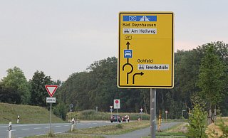 Falsch beschildert? Zum Hermes-Logistikzentrum geht's geradeaus, kritisiert die Bürgerinitiative. - Ulf Hanke Falsch beschildert? Zum Hermes-Logistikzentrum geht's geradeaus, kritisiert die Bürgerinitiative. - Ulf Hanke