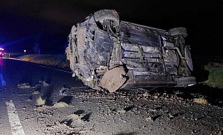 Das Fahrzeug hatte sich auf der B239 überschlagen. - David Schellenberg Das Fahrzeug hatte sich auf der B239 überschlagen. - David Schellenberg