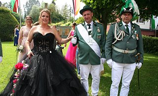 Das Königspaar Christian und Tanja Köster feiert in Weine. - Johannes Büttner Das Königspaar Christian und Tanja Köster feiert in Weine. - Johannes Büttner
