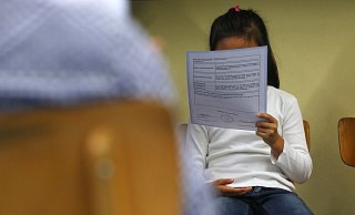 Die Halbjahreszeugnisse bieten nicht immer Grund zur Freude. Wer Unterstützung braucht, für den gibt es unterschiedliche Nachhilfeangebote an den Schulen im Lübbecker Land. - DPA (Symbolfoto) Die Halbjahreszeugnisse bieten nicht immer Grund zur Freude. Wer Unterstützung braucht, für den gibt es unterschiedliche Nachhilfeangebote an den Schulen im Lübbecker Land. - DPA (Symbolfoto)