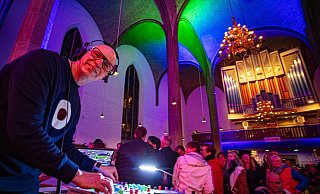 DJ Thomas Stuke legte in der Nicolaikirche Techno auf.Nachtansichten Bielefeld 2023. - Mike-Dennis Müller DJ Thomas Stuke legte in der Nicolaikirche Techno auf.Nachtansichten Bielefeld 2023. - Mike-Dennis Müller