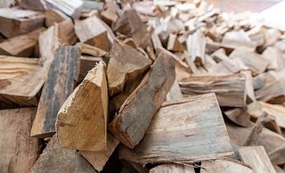 Die Nachfrage nach Brennholz ist hoch. - Symbolbild: Niklas Tüns Die Nachfrage nach Brennholz ist hoch. - Symbolbild: Niklas Tüns