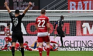 David Kinsombi macht das Tor zum 1:0. - IMAGO/Ulrich Hufnagel David Kinsombi macht das Tor zum 1:0. - IMAGO/Ulrich Hufnagel