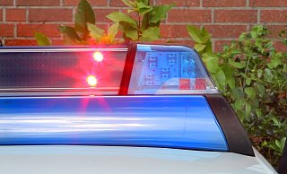 Die Polizeibeamten wurden wegen einer Ruhestörung zum Söderblom-Gymnasium gerufen. Dort trafen sie auf den jugendlichen Unruhestifter. - Frank-Michael Kiel-Steinkamp Die Polizeibeamten wurden wegen einer Ruhestörung zum Söderblom-Gymnasium gerufen. Dort trafen sie auf den jugendlichen Unruhestifter. - Frank-Michael Kiel-Steinkamp
