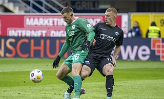 Fürths Lukas Petkov (l.) und Paderborns Laurin Curda kämpfen um den Ball. - David Inderlied/DPA Fürths Lukas Petkov (l.) und Paderborns Laurin Curda kämpfen um den Ball. - David Inderlied/DPA