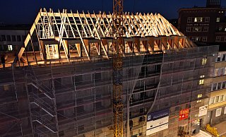 Die WissensWerkStadt an der Herforder Straße hat einen neuen Dachstuhl erhalten. - Vorderwisch Die WissensWerkStadt an der Herforder Straße hat einen neuen Dachstuhl erhalten. - Vorderwisch