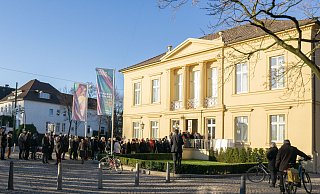 Riesiger Andrang: Die Menschen standen Schlange bei der Eröffnung des Hermann-Stenner-Kunstforums an der Obernstraße im Januar 2019. - Dennis Angenendt Riesiger Andrang: Die Menschen standen Schlange bei der Eröffnung des Hermann-Stenner-Kunstforums an der Obernstraße im Januar 2019. - Dennis Angenendt
