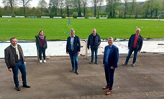 Michael Heine (v. l.), Katharina Borgolte, Ralf Streicher, Burkhard Schwiete, Christian Haase und Günther Ludwig freuen sich über die Fördermittel. - CDU-Fraktion Michael Heine (v. l.), Katharina Borgolte, Ralf Streicher, Burkhard Schwiete, Christian Haase und Günther Ludwig freuen sich über die Fördermittel. - CDU-Fraktion