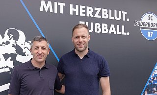 Der neue SCP-II-Trainer Daniel Brinkmann (r.) und Ayhan Tumani, Sportlicher Leiter der Nullsieben-Akademie, hoffen auf einen vorzeitigen Klassenerhalt der Paderborner U21. - SC Paderborn 07 Der neue SCP-II-Trainer Daniel Brinkmann (r.) und Ayhan Tumani, Sportlicher Leiter der Nullsieben-Akademie, hoffen auf einen vorzeitigen Klassenerhalt der Paderborner U21. - SC Paderborn 07