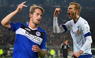 Sören Brandy (links) und Thomas Bertels haben als Profis unter anderem in der 2. Bundesliga gespielt. Gemeinsam kommen sie dort auf 329 Spiele, 48 Tore und 33 Vorlagen. Nachdem sie schon gemeinsam für den SC Paderborn spielten, sind sie nun für den VfB Schloß Holte aktiv. - Andreas Frücht/picture alliance Sören Brandy (links) und Thomas Bertels haben als Profis unter anderem in der 2. Bundesliga gespielt. Gemeinsam kommen sie dort auf 329 Spiele, 48 Tore und 33 Vorlagen. Nachdem sie schon gemeinsam für den SC Paderborn spielten, sind sie nun für den VfB Schloß Holte aktiv. - Andreas Frücht/picture alliance