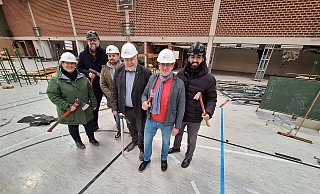 Peggy Freudenreich (Planen, Bauen, Techn. Dienste Hochbau, Gebäudemanagement), Philip Wienecke (BKS Architekten), Marcel Weiß (Reich & Hölscher), Bürgermeister Rüdiger Meier, Dennis Krause (didaktischer Koordinator der EKG) und Yasin Kocagöz (BKS Architekten) freuen sich über den Start der Arbeiten. - Peter Heidbrink Peggy Freudenreich (Planen, Bauen, Techn. Dienste Hochbau, Gebäudemanagement), Philip Wienecke (BKS Architekten), Marcel Weiß (Reich & Hölscher), Bürgermeister Rüdiger Meier, Dennis Krause (didaktischer Koordinator der EKG) und Yasin Kocagöz (BKS Architekten) freuen sich über den Start der Arbeiten. - Peter Heidbrink