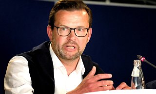 Raphael Tigges sitzt seit 2017 für die CDU im Düsseldorfer Landtag. Dorthin will er Gütersloher auch nach dem 15. Mai zurück. - Andreas Frücht Raphael Tigges sitzt seit 2017 für die CDU im Düsseldorfer Landtag. Dorthin will er Gütersloher auch nach dem 15. Mai zurück. - Andreas Frücht