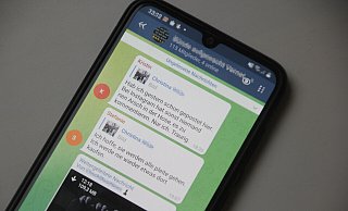 Einblick in die Bünder Telegram-Gruppe: Mit der Idee, Innenstadtbesucher mit 2G-Nachweis mit roten Armbändern auszustatten, sind zwei Mitglieder offenbar nicht einverstanden. Den Händlern wünscht man schon mal die Insolvenz. - Florian Weyand Einblick in die Bünder Telegram-Gruppe: Mit der Idee, Innenstadtbesucher mit 2G-Nachweis mit roten Armbändern auszustatten, sind zwei Mitglieder offenbar nicht einverstanden. Den Händlern wünscht man schon mal die Insolvenz. - Florian Weyand