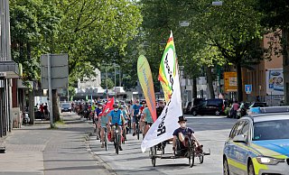Weit über 100 Radfahrerinnen und Radfahrer radleten bei einer Demo über die Mindener Straße, um mehr Platz und Sicherheit für sich zu fordern. Genau dieses Teilstück bleibt aber vorerst wie es ist. Der Verkehrsversuch beginnt erst ab der Theaterkreuzung. - Frank-Michael Kiel-Steinkamp Weit über 100 Radfahrerinnen und Radfahrer radleten bei einer Demo über die Mindener Straße, um mehr Platz und Sicherheit für sich zu fordern. Genau dieses Teilstück bleibt aber vorerst wie es ist. Der Verkehrsversuch beginnt erst ab der Theaterkreuzung. - Frank-Michael Kiel-Steinkamp