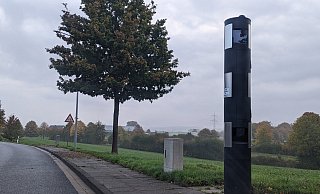 So ein fester Blitzer soll jetzt auch in Rödinghausen an einer vielbefahrenen Straße aufgestellt werden. - SUSANNE BLERSCH So ein fester Blitzer soll jetzt auch in Rödinghausen an einer vielbefahrenen Straße aufgestellt werden. - SUSANNE BLERSCH