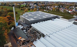 Das Drohnenfoto zeigt die Brandstelle auf dem Fabrikgelände von Delcotex Delius. - Eike J. Horstmann Das Drohnenfoto zeigt die Brandstelle auf dem Fabrikgelände von Delcotex Delius. - Eike J. Horstmann