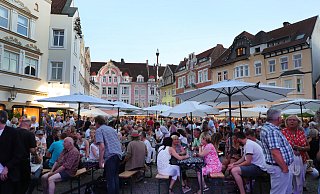 Das Weindorf auf dem Gänsemarkt - wurde stets mit Erfolg gekrönt. - Frank-Michael Kiel-Steinkamp Das Weindorf auf dem Gänsemarkt - wurde stets mit Erfolg gekrönt. - Frank-Michael Kiel-Steinkamp