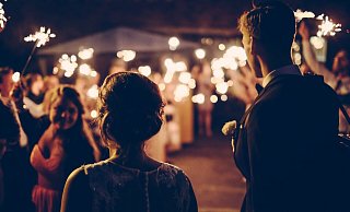 Auf dem Gut Lippesee können nun wieder Hochzeiten wie gewohnt stattfinden. - Pixabay (Symbolbild) Auf dem Gut Lippesee können nun wieder Hochzeiten wie gewohnt stattfinden. - Pixabay (Symbolbild)
