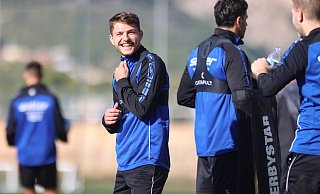 Florent Muslija, hier im SCP-Trainingslager in Spanien, wird spätestens aber der Saison 2024/25 das Trikot des SC Freiburg tragen. - Oliver Krato Florent Muslija, hier im SCP-Trainingslager in Spanien, wird spätestens aber der Saison 2024/25 das Trikot des SC Freiburg tragen. - Oliver Krato