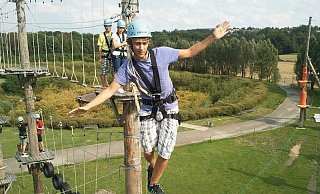 Im Hochseilgarten geht es inzwischen ohne Test wieder hoch hinaus. - Hochseilgarten Im Hochseilgarten geht es inzwischen ohne Test wieder hoch hinaus. - Hochseilgarten